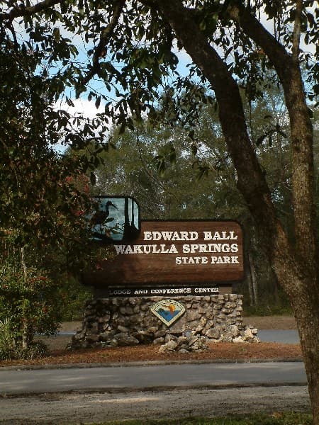 Wakulla Springs entrance sign and historic district